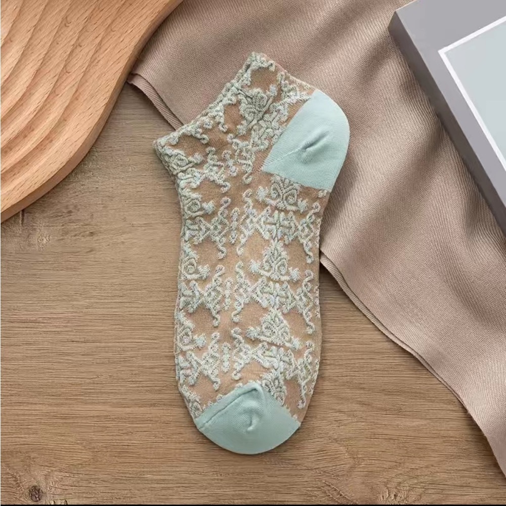Women’s Floral Embroidered Socks 5 Pairs - Picture 2 of 6